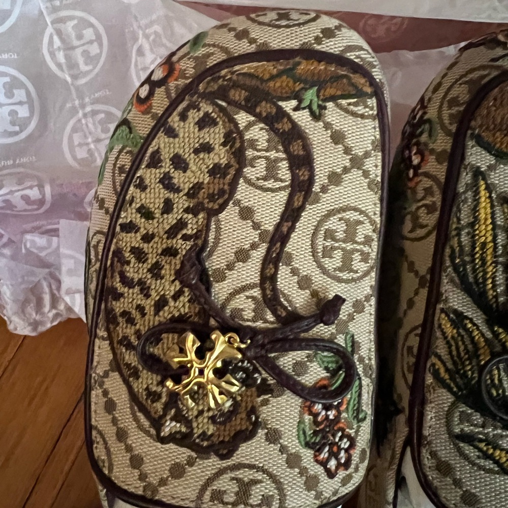 Tory Burch Brown Monogram Fur Cheetah Mules Slides in Size 6.5 - Picture 4 of 9